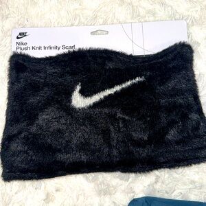 Nike - Plush Knit Infinity Scarf